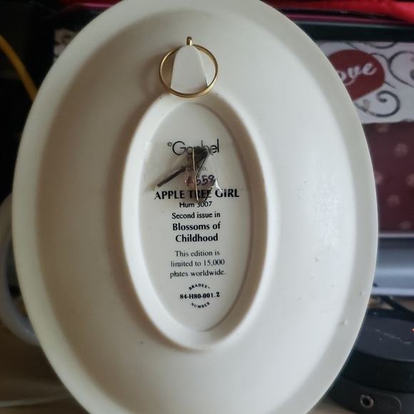 Beautiful Goebel tree girl plaque - Picture 2 of 4